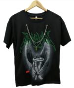 Camiseta con cadena y estampado de ángel