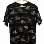 Camiseta con estampado elaborado