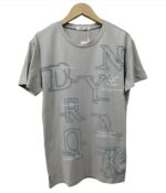 Camiseta con estampado elaborado