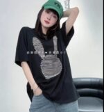 Camiseta oversize con estampado grande de conejo