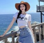 Camiseta "Outstanding visual" con estampado - Image 2