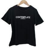 Camiseta sencilla con estampado "Contemplate" - Image 2