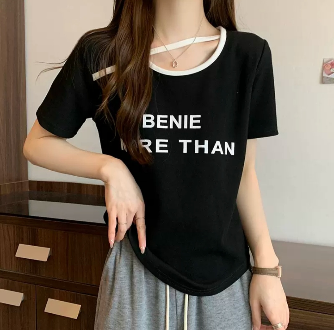 d Camiseta "Benie more than", diseño simple con cuello redondo - Image 1