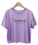 Camiseta "badbad" con colores pasteles