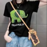 Camiseta con estampado elaborado de elefante