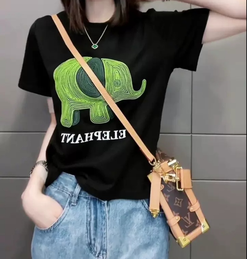 ee Camiseta con estampado elaborado de elefante - Image 1