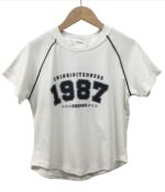 Camiseta corta/cropped, "1987", con estampado simple - Image 3