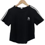 Camiseta corta/cropped, con estampados sencillos