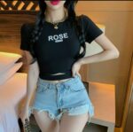 Camiseta corta/cropped con estampado "Rose" - Image 2