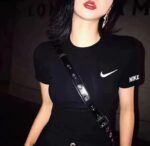 Camiseta "NIKE" con estampado sencillo