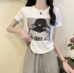 Camiseta 1987 con estampado elaborado, diseño coreano