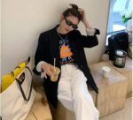 Camiseta con estampado elaborado en color negro - Image 3