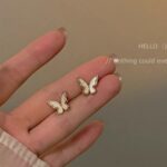 Aretes de mariposas pequeñas