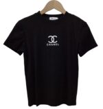 Camiseta con logo sencillo de Chanel, dos tipos de diseño