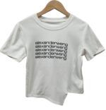 Camiseta corta/cropped con estampado "AlexanderWeng" - Image 5