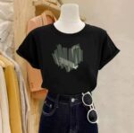 Camiseta sencilla con estampado de corazón