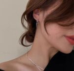 Aretes de aros con cadena - Image 2