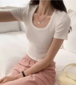 Camiseta lisa y sencilla, con cuello redondo