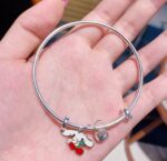 Brazaletes de Sanrio, hay diferentes personajes - Image 2