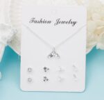 Conjunto de collar y 4 pares de aretes