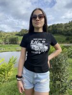 Camiseta con estampado elaborado, en blanco y negro