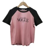 Camiseta con estampado "Vogue" sencillo - Image 3
