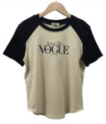 Camiseta con estampado "Vogue" sencillo - Image 5