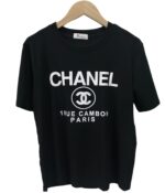 Camiseta oversize con estampado "Chanel"