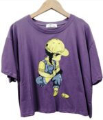 Camiseta floja, corta/cropped, y con estampado elaborado - Image 2