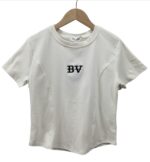 Camiseta corta/cropped, "BV", con estampado sencillo